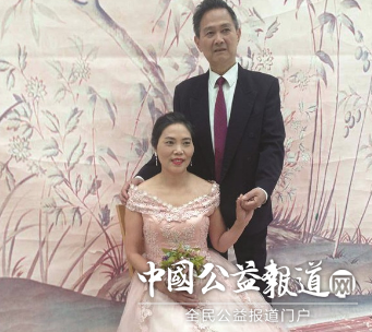 无锡一社区发起公益活动 免费为老人拍摄婚纱照