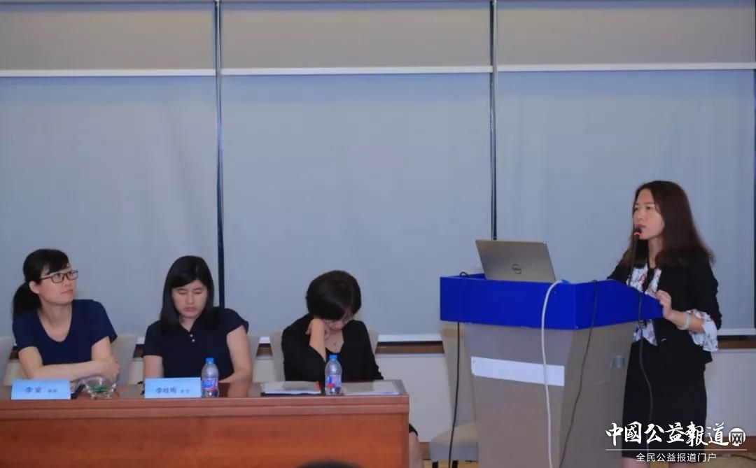 办公室副主任陶晶博士,中国红十字基金会博爱助学中心主任陈珞女士